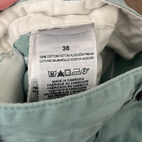 Pair of Men’s Shorts, Size 36 - Picture 4 of 10